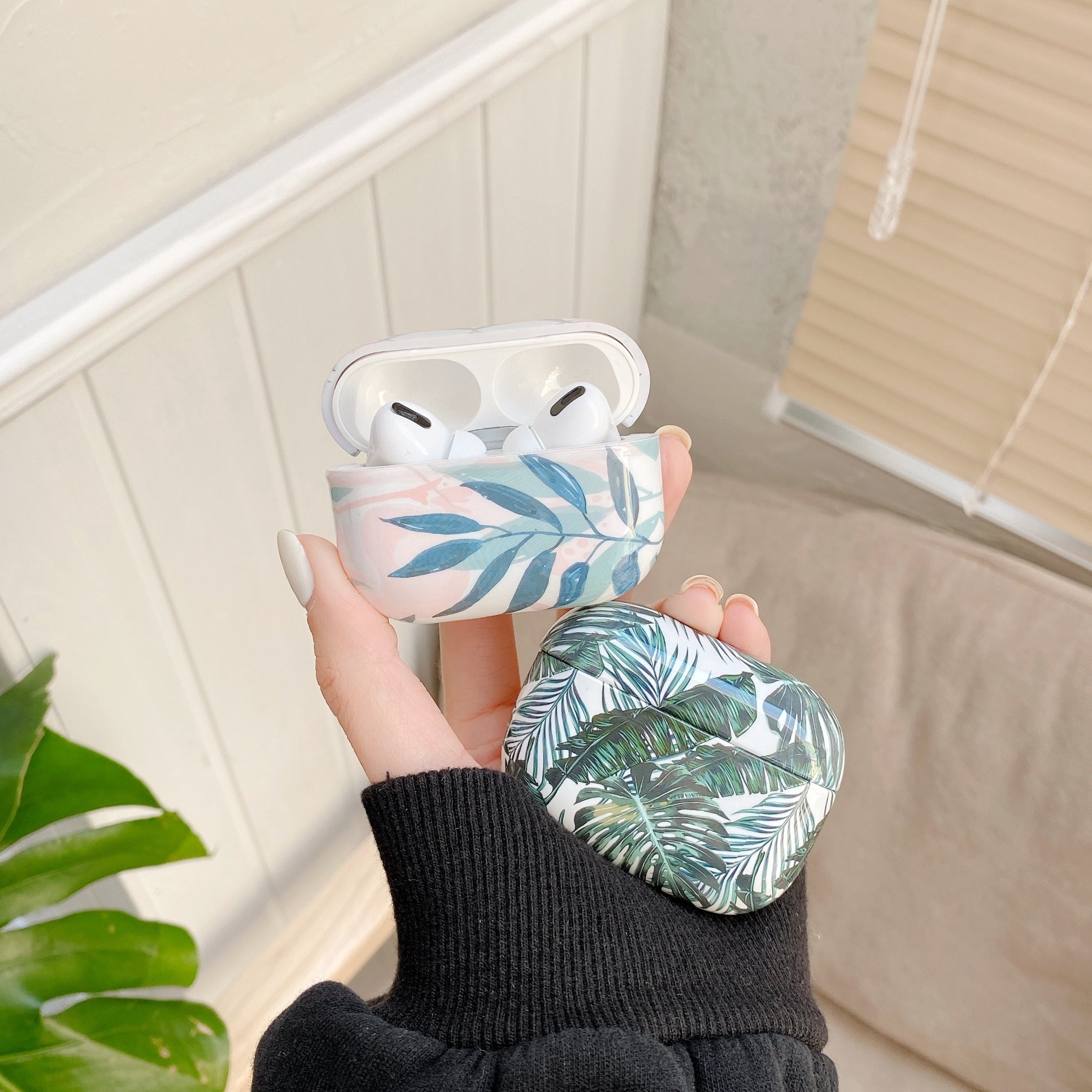 TropiLeaf Luxe Earphone Case