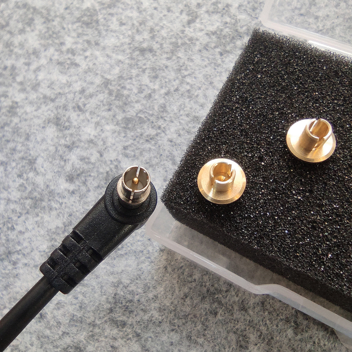 SnapGuard: Universal Metal Dust Plug for Film Cameras
