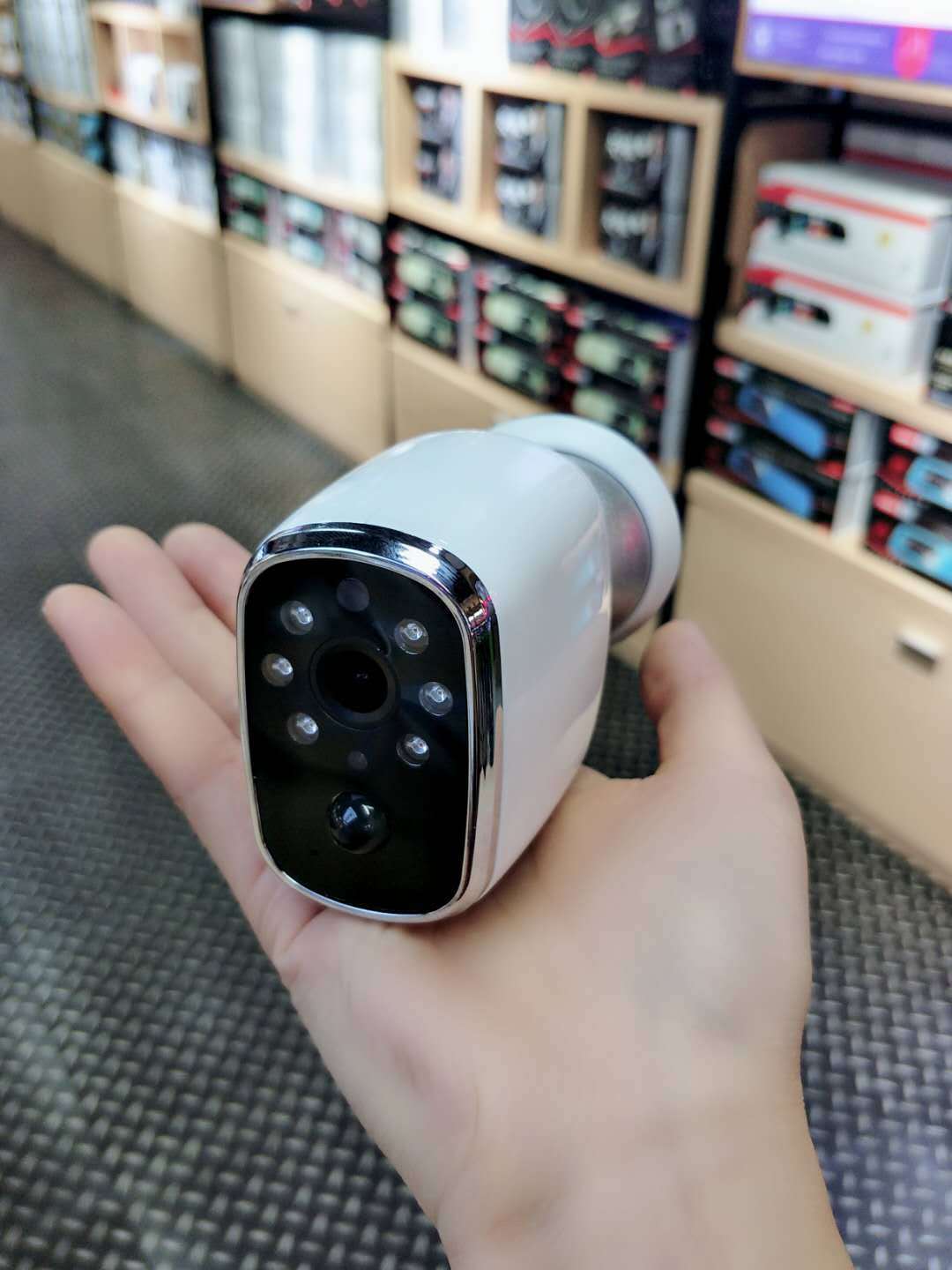 GuardEye™ - Battery-Powered WiFi Wireless PIR Surveillance Camera