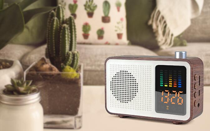 RetroWave Bluetooth Radio Speaker – Classic Style, Modern Sound