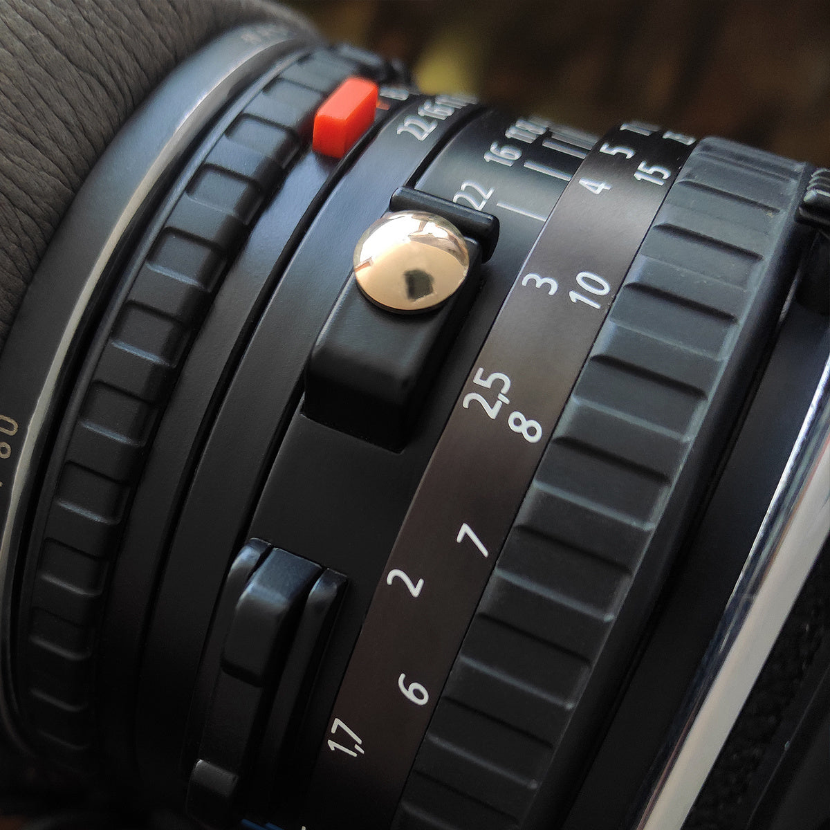 SnapGuard: Universal Metal Dust Plug for Film Cameras
