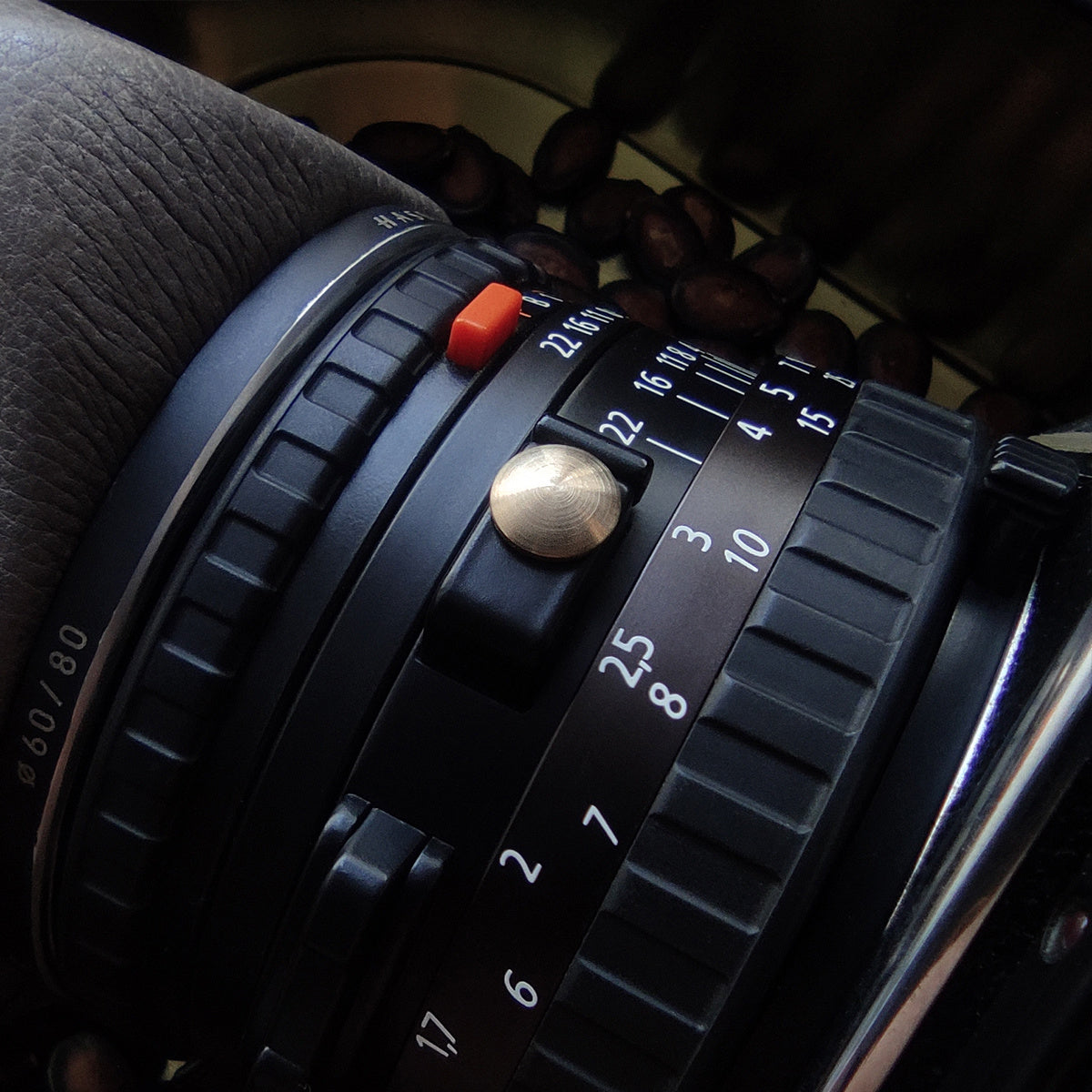 SnapGuard: Universal Metal Dust Plug for Film Cameras